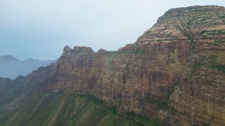جبال القهر في جازان، تصوير درون من الأعلى.