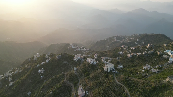 جبال فيفا في جازان عند الغروب، تصوير درون.
