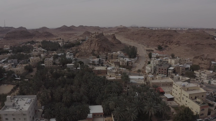 منظر جوي لقلعة زعبل في سكاكا، لقطة جوية نهارية.