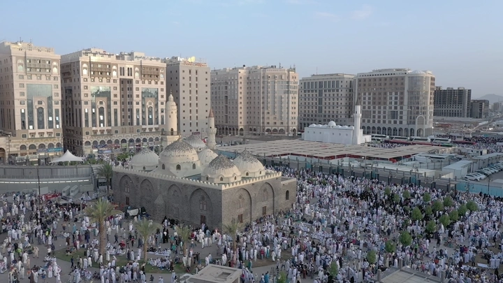 Al-Masjid an-Nabawi in Medina, daytime aerial view.