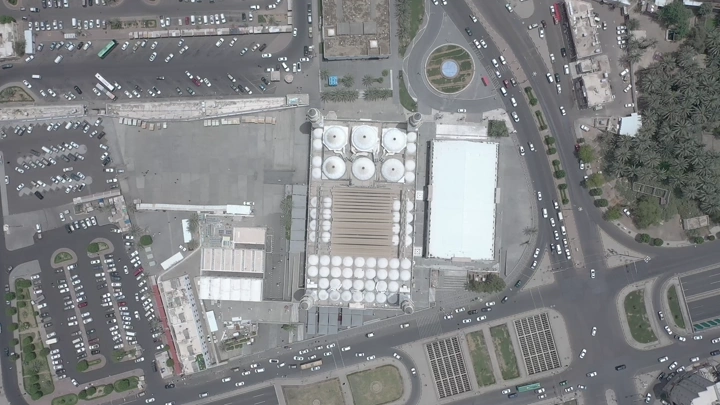 An aerial image of a crowded parking lot in Medina, captured by a drone.