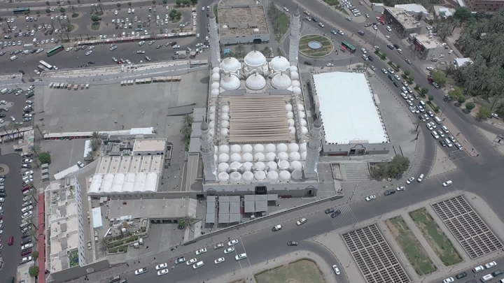 مسجد قباء في المدينة المنورة، لقطة جوية.