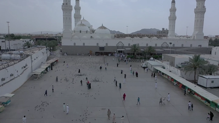Quba Mosque in Medina, daytime aerial shot.
