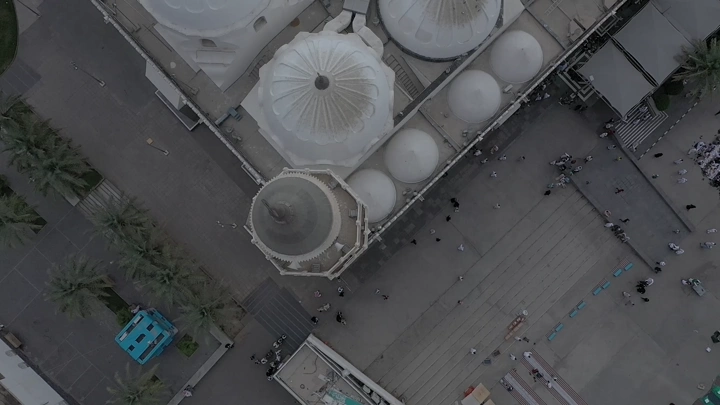 مسجد قباء من الأعلى في المدينة المنورة، لقطة جوية.