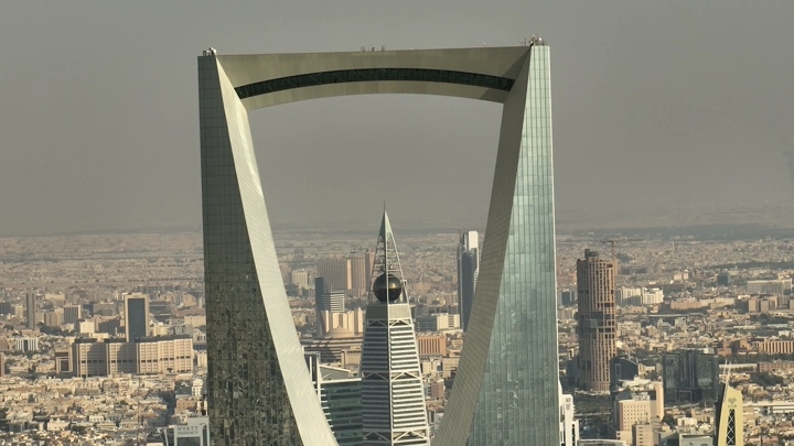 أبراج الرياض في النهار، لقطة من الجو.