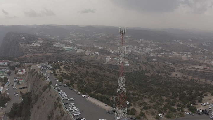 منتزه السحاب في أبها، لقطة جوية واسعة.