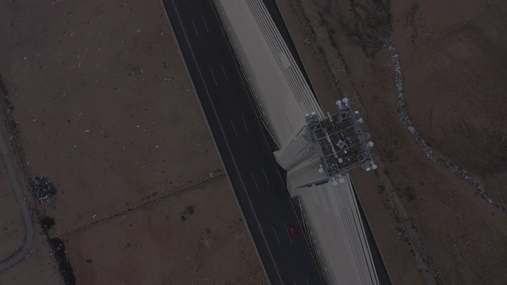 الجسر المعلق في الرياض من الأعلى، لقطة جوية.