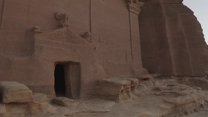 قصر الفريد في مدائن صالح بالعلا، لقطة قريبة.