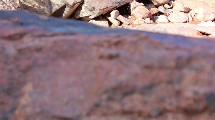 صخور في ينابيع جبال أجا، لقطة قريبة