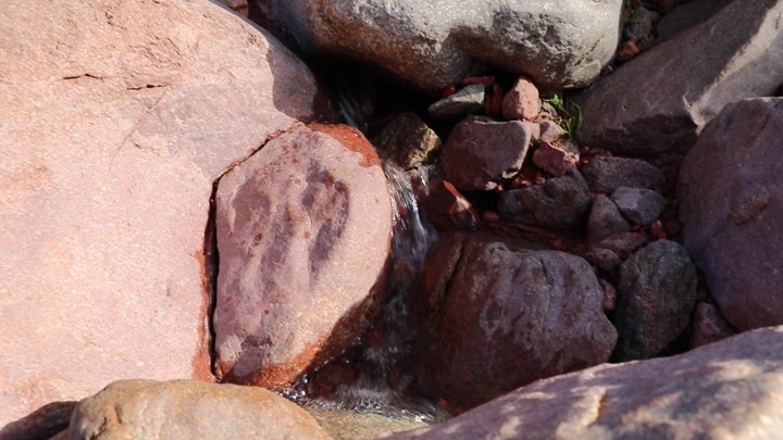 Small springs between rocks in Aja Mountains, Hail, camera shot.