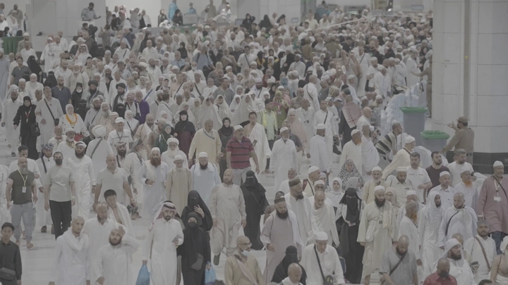 Crowd of people in the Grand Mosque, aerial shot.