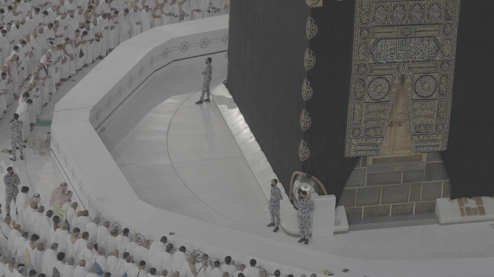 Kaaba with worshippers at the Grand Mosque, aerial view.