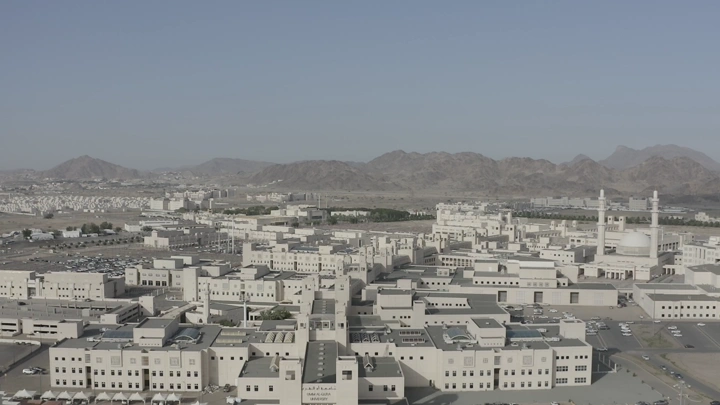جامعة أم القرى في مكة المكرمة، لقطة جوية نهارية.