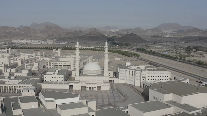 جامعة أم القرى بمكة المكرمة، لقطة جوية نهارية.