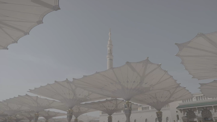 مظلات الحرم النبوي في المدينة المنورة، لقطة نهارية.