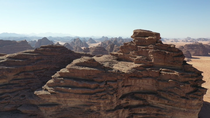 جبال في صحراء العلا، تصوير درون نهاري.