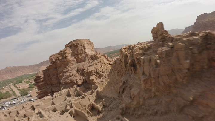 منظر جوي لقرية قديمة في العلا، تصوير درون.