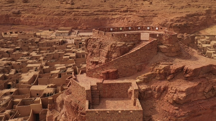 قرية قديمة في العلا، تصوير درون من الأعلى.