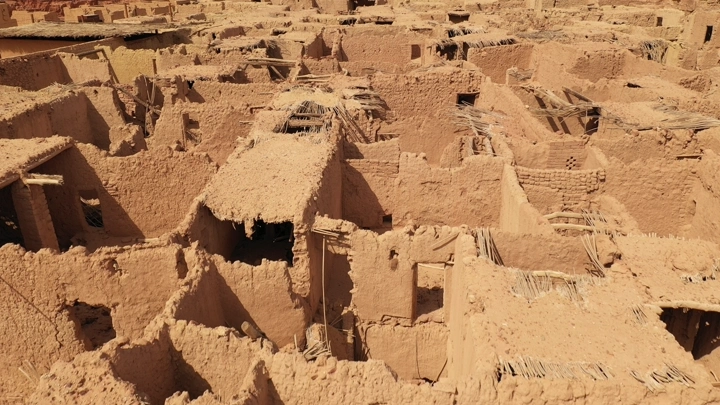 منازل طينية في القرية القديمة بالعلا، تصوير درون.