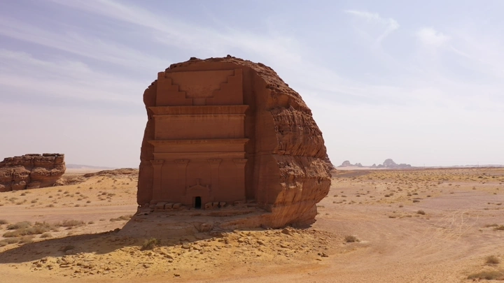 مدفن نبطي في مدائن صالح بالعلا، تصوير درون.
