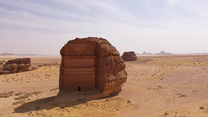 جبل منحوتة في الصخر بمدائن صالح، تصوير درون.برة