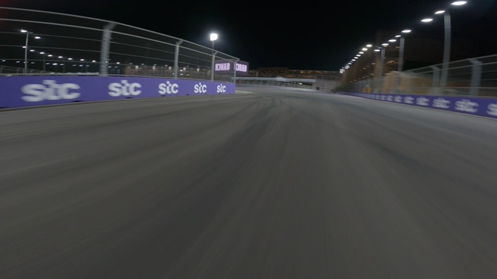 مسار حلبة جدة الدولية ليلاً، تصوير درون.