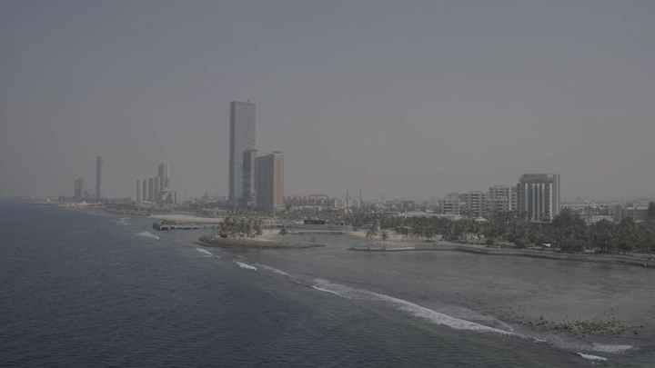 الواجهة البحرية في جدة نهاراً، تصوير درون.
