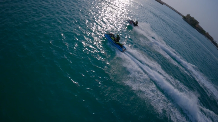 دبابات بحرية في مياه جدة الزرقاء،  لقطة جوية