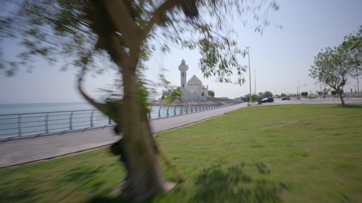 مسجد على شاطئ الدمام، لقطة جوية .