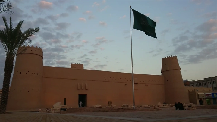 قصر المصمك في الرياض عند الغروب، تصوير تايم لابس.