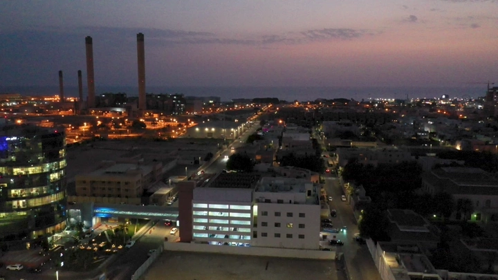 منظر جوي لمدينة جدة عند الغروب، تصوير درون.