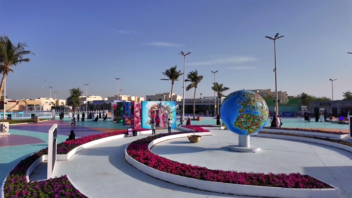 مهرجان الورود في ينبع الصناعية تحت، لقطة نهارية جوية.