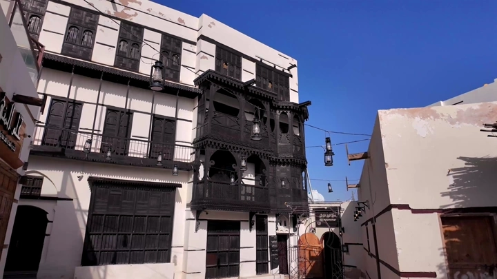 Historic houses in Yanbu under a blue sky, daytime shot.