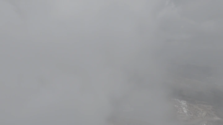 ضباب كثيف يغطي منطقة عسير، لقطة جوية.