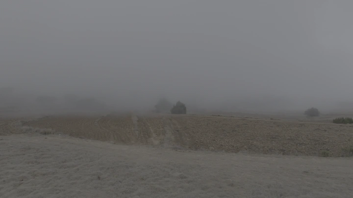 منظر ضبابي في منطقة عسير، لقطة جوية.