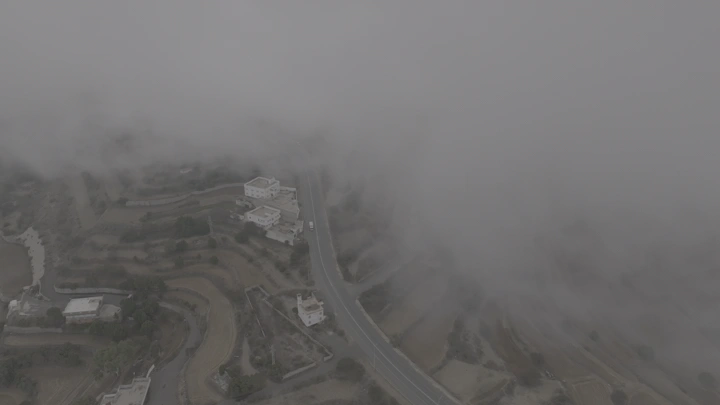 منظر جوي للضباب في منطقة عسير، تصوير جوي.