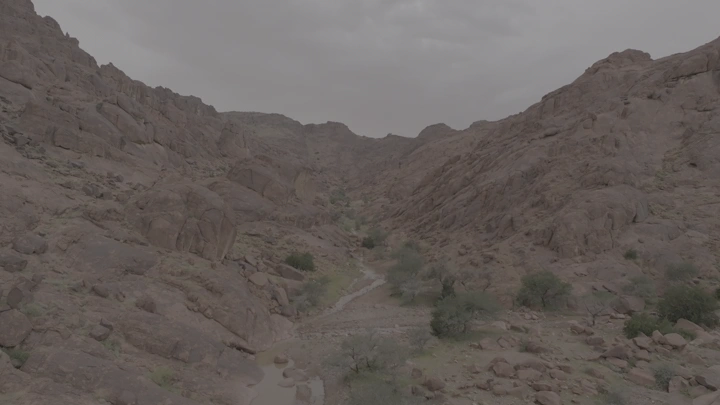 منظر جبلي في حائل بعد الأمطار، لقطة درون.