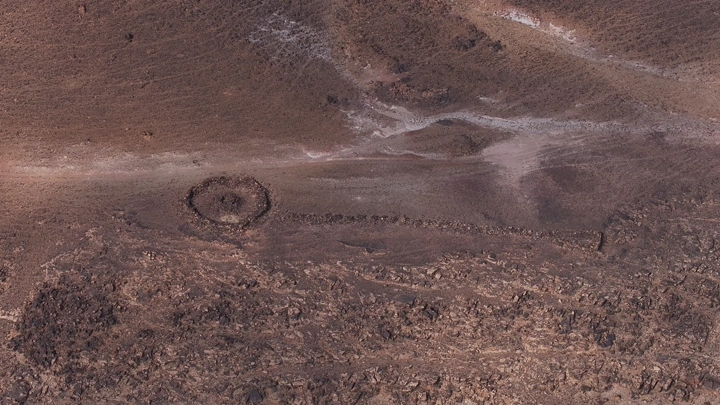 تشكيل حجري في الصحراء المذيلات الحجرية، لقطة جوية.