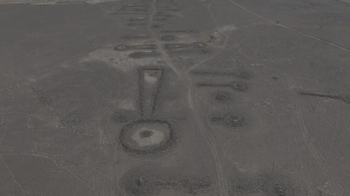 المذيلات الحجرية في فدك، لقطة جوية.