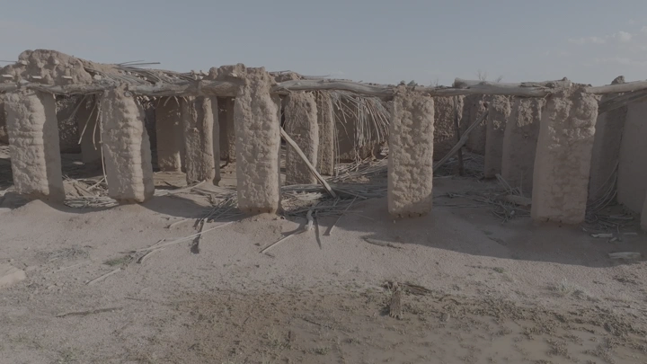 بيت طيني أثري في حائل، لقطة جوية.