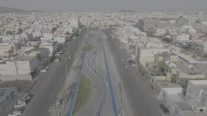 ممشى في حائل خلال النهار، لقطة جوية.