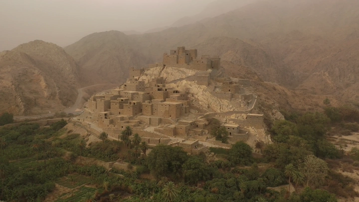 قرية ذي عين الأثرية في الباحة، لقطة جوية.
