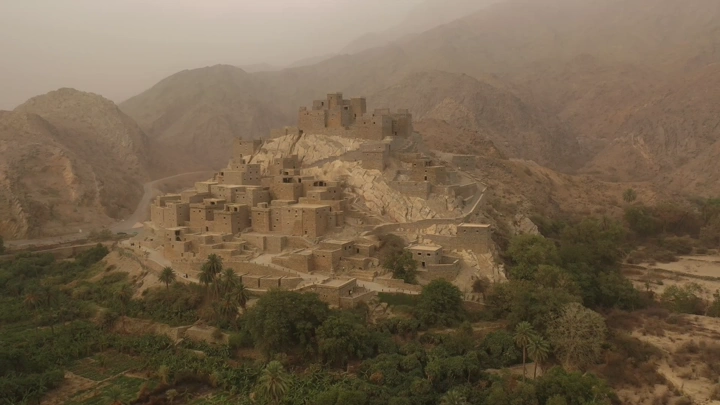 قرية ذي عين الأثرية في منطقة الباحة، لقطة جوية.