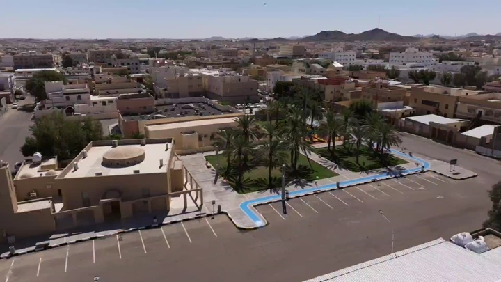 حديقة عامة في حائل، تصوير جوي في النهار.