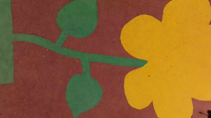 العاب اطفال في حديقة عامة، لقطة جوية اسقاطية.