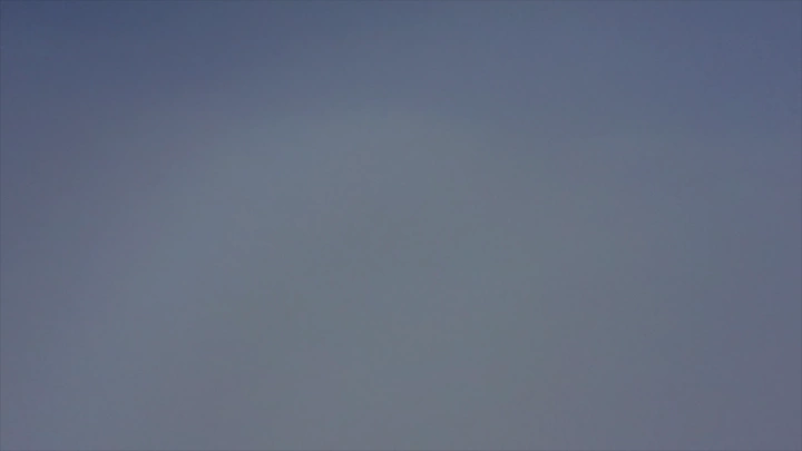 سماء زرقاء فوق السحاب، لقطة جوية.