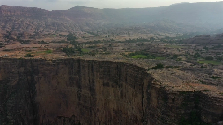 جبال القهر في الريث بجازان، لقطة جوية.