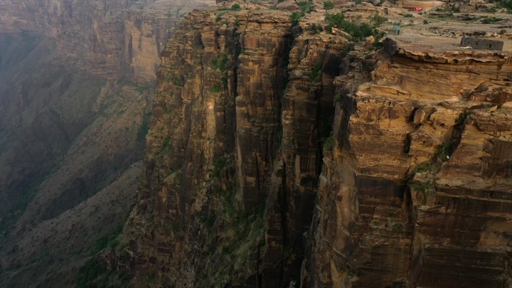 جبال القهر في جيزان، لقطة جوية عند الغروب.