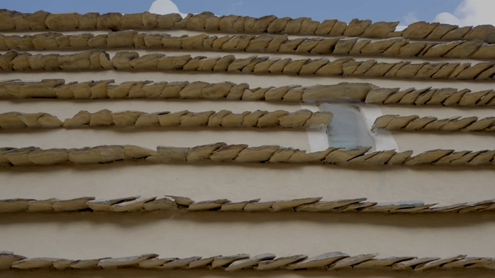 مباني حجرية أثرية في عسير، لقطة قريبة.