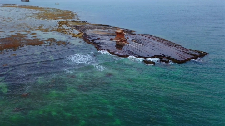 جزيرة جبل كدمبل في البحر الأحمر، لقطة جوية.